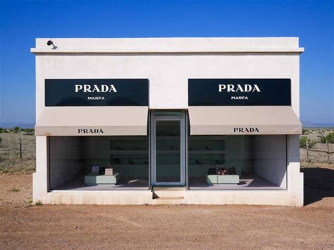 negozio prada deserto|Prada Marfa: The Texas Store Built In The Middle Of Nowhere.